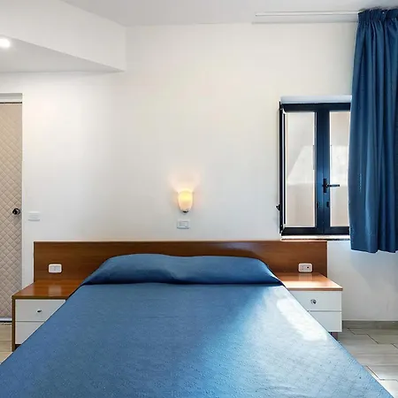 Marina Living And Pool Acomodação com café da manhã  3*